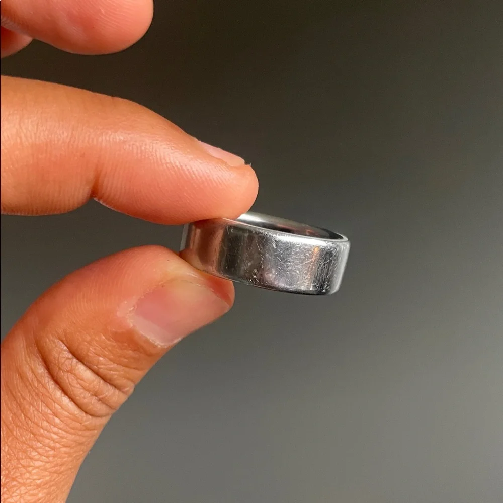 Oura Silver Ring with White Charger